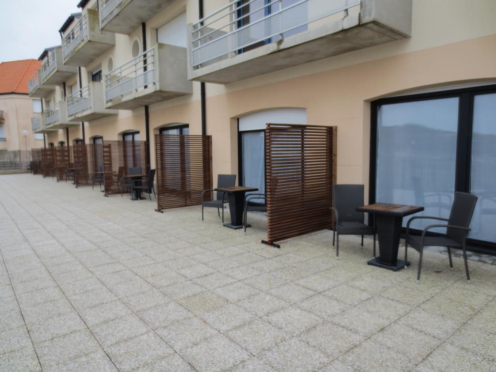 Logis- Hotel De La Baie De Wissant & Appartements Bagian luar foto