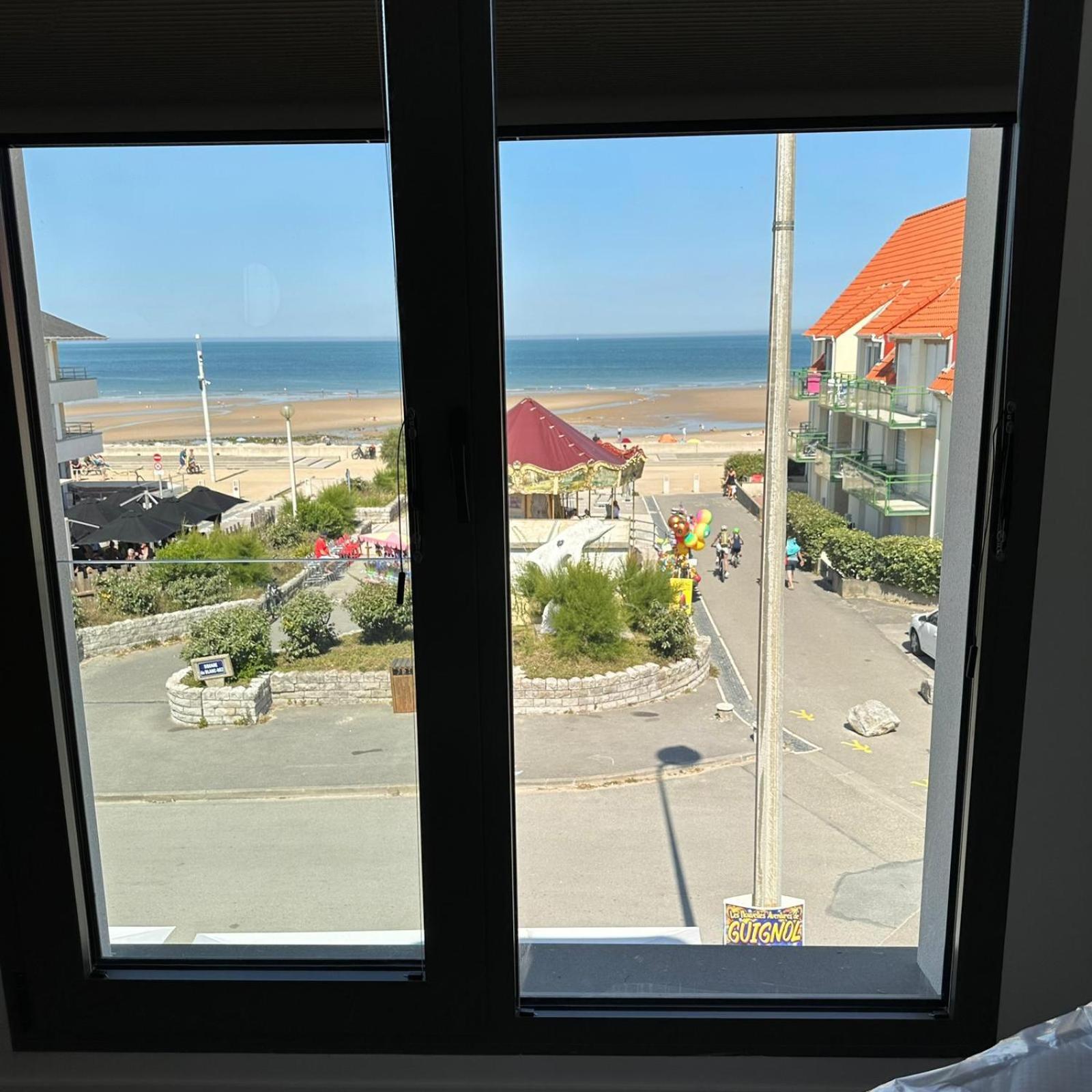 Logis- Hotel De La Baie De Wissant & Appartements Bagian luar foto