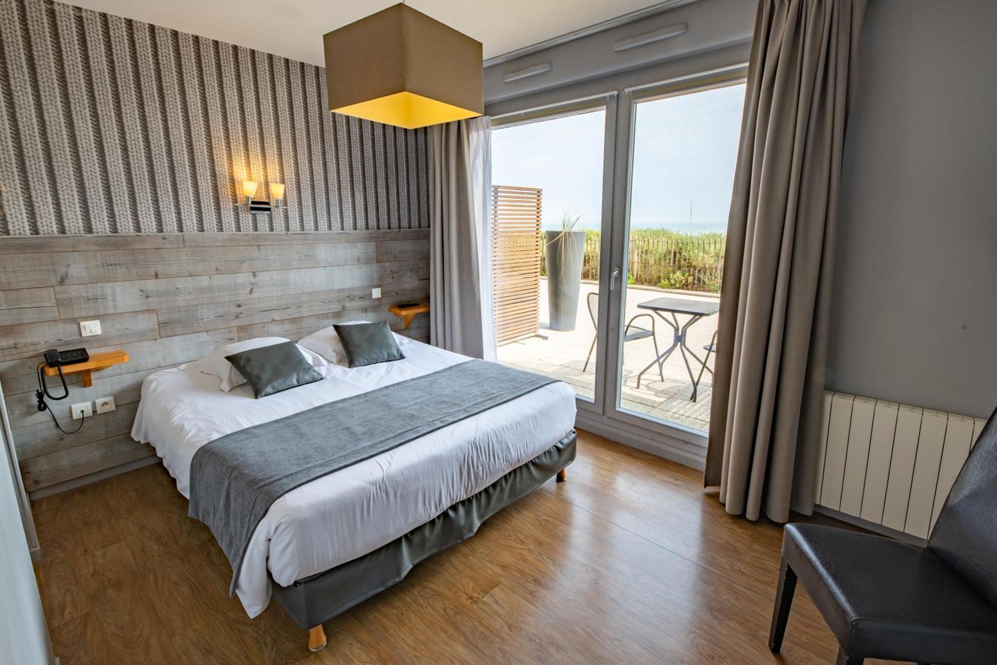Logis- Hotel De La Baie De Wissant & Appartements Bagian luar foto