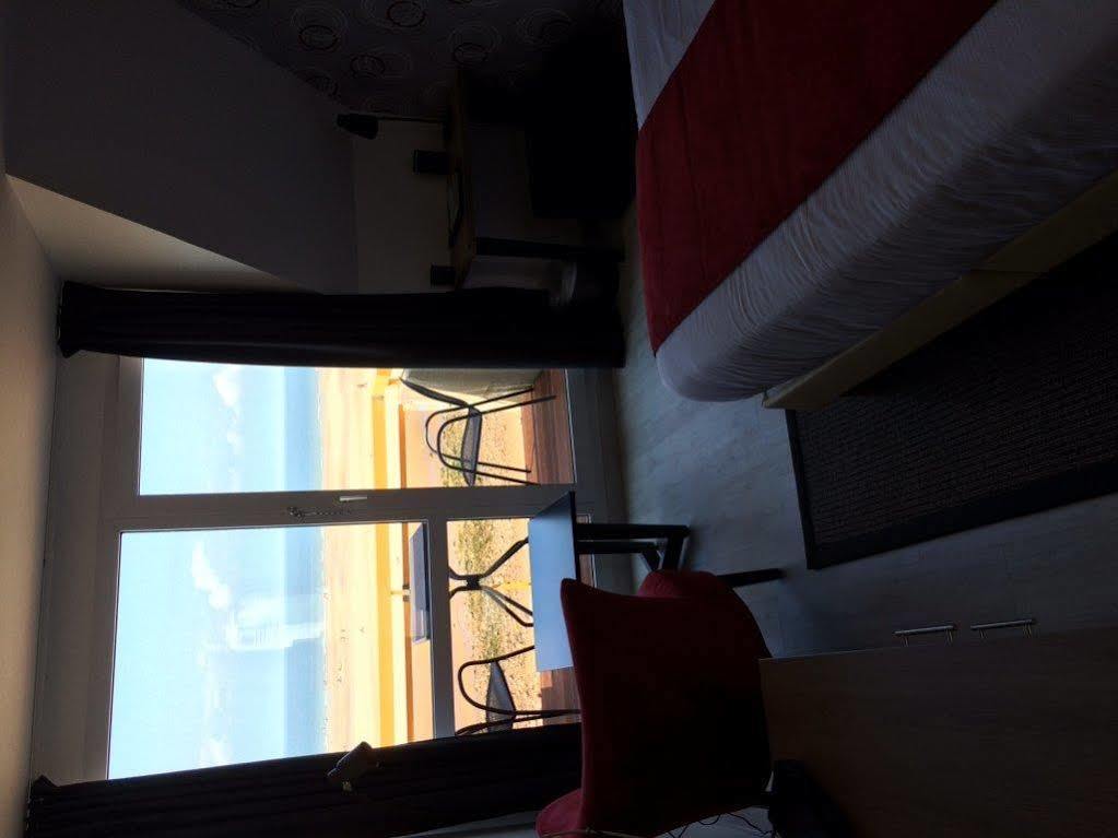 Logis- Hotel De La Baie De Wissant & Appartements Bagian luar foto